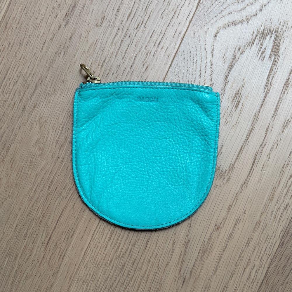 BAGGU Turquoise Pebbled Leather U Shaped Coin Pouch